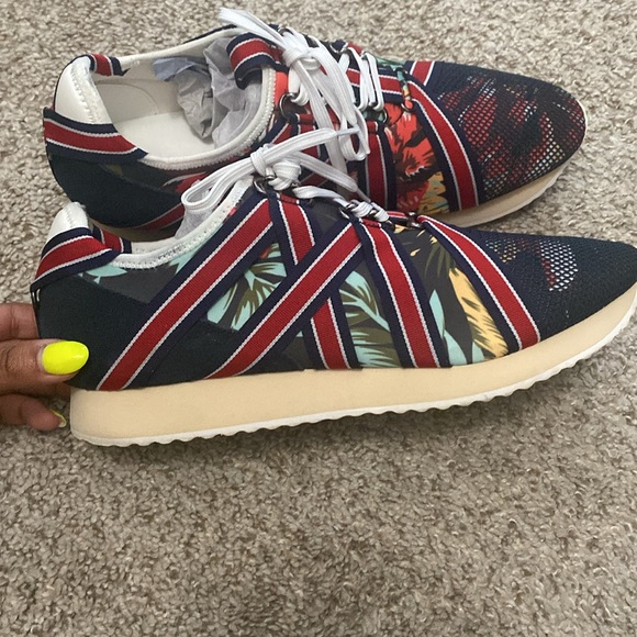 Stylish shoes! - Picture 3 of 9